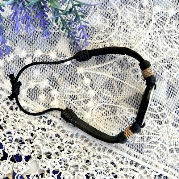 Vintage Leather & Mother of Pearl Boho Bracelet - Picture 5 of 11